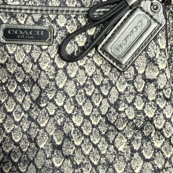 Coach Getaway Snake Print File Nylon Silver Textured Crossbody Bag - EUC - Picture 4 of 10